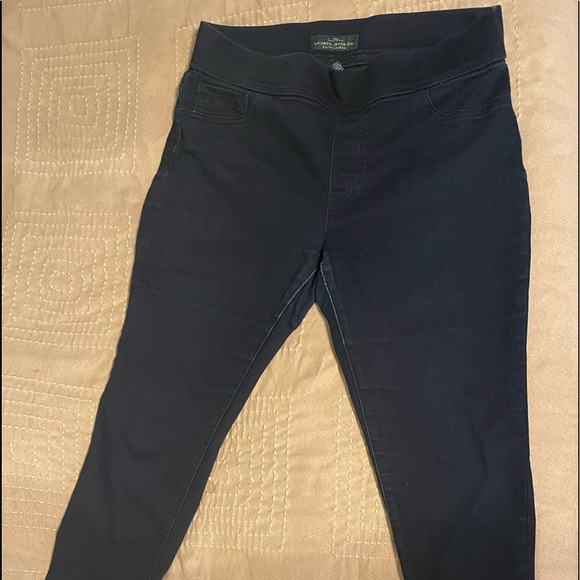 70% cotton 28% polyester 2% elastane